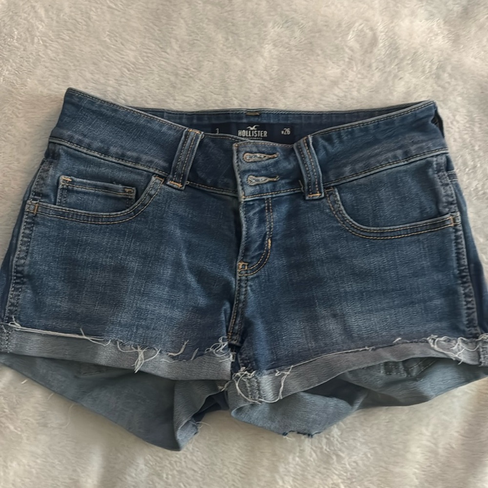 Hollister low rise 3 inch short